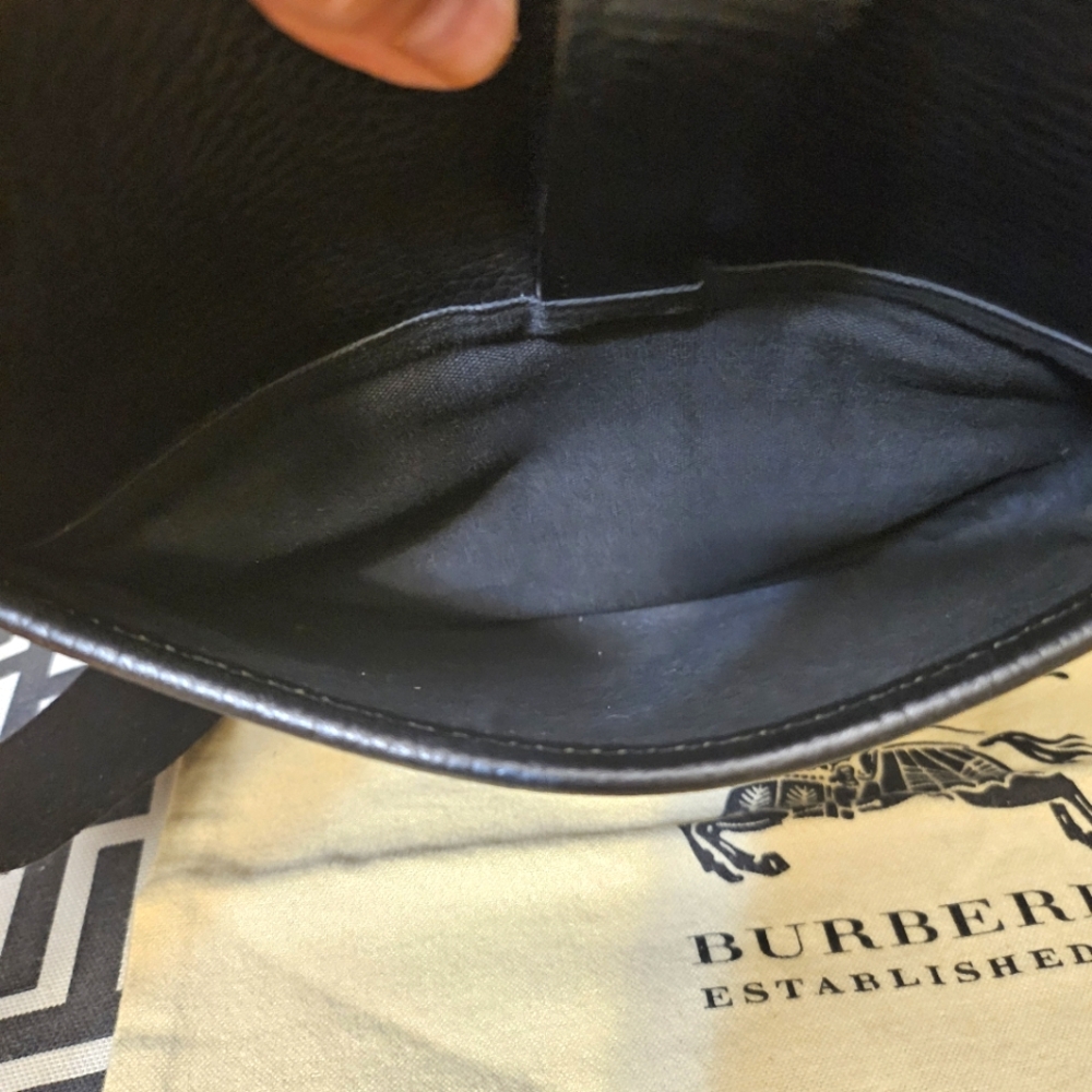 (Sold)Authentic Burberry crossbody bag UNISEX - Picture 10 of 13
